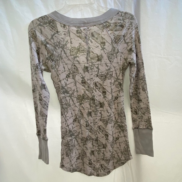 Free People V-Neck Thermal Top Size: Medium - Picture 5 of 11